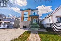 68 VANSITMART Avenue  Hamilton, ON L8H 3A5
