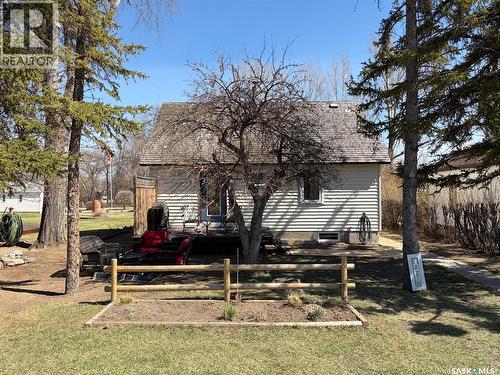 227 Riverside Boulevard, Eastend, SK - Outdoor
