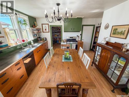 227 Riverside Boulevard, Eastend, SK - Indoor