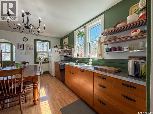 227 Riverside Boulevard, Eastend, SK - Indoor