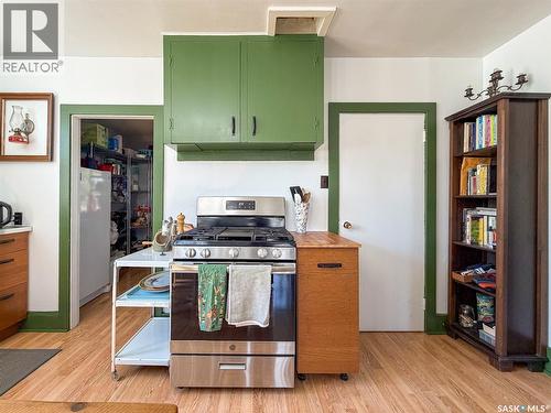 227 Riverside Boulevard, Eastend, SK - Indoor