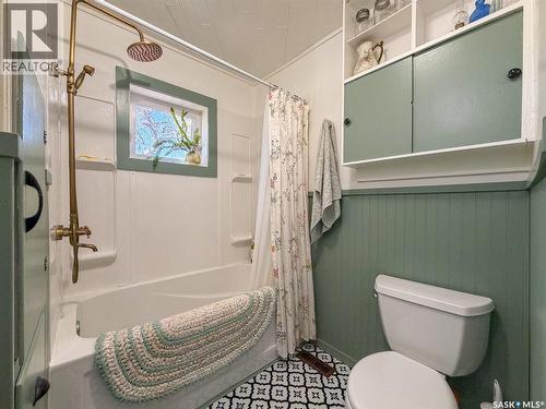 227 Riverside Boulevard, Eastend, SK - Indoor Photo Showing Bathroom