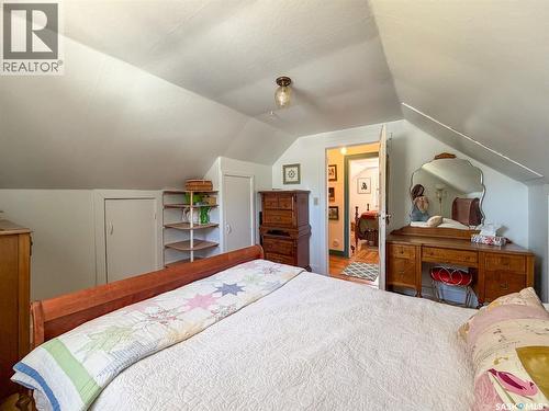 227 Riverside Boulevard, Eastend, SK - Indoor Photo Showing Bedroom
