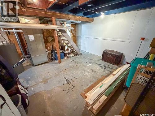 227 Riverside Boulevard, Eastend, SK - Indoor Photo Showing Basement