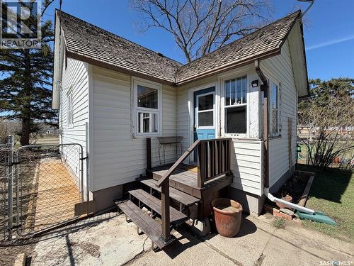 227 Riverside Boulevard, Eastend, SK - Outdoor
