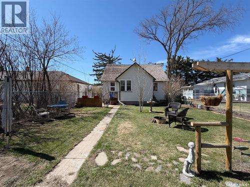227 Riverside Boulevard, Eastend, SK - Outdoor