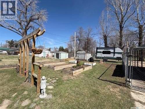 227 Riverside Boulevard, Eastend, SK - Outdoor