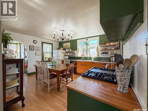 227 Riverside Boulevard, Eastend, SK - Indoor Photo Showing Dining Room