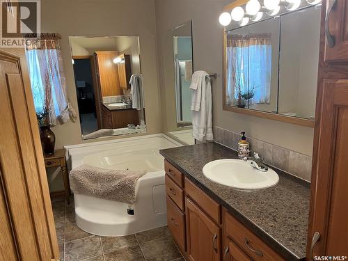 24 Hall Street, Halbrite, SK - Indoor Photo Showing Bathroom
