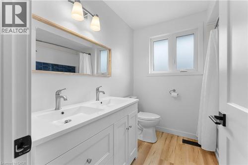 5-piece bathroom - 142 Marcella Crescent, Hamilton, ON - Indoor Photo Showing Bathroom