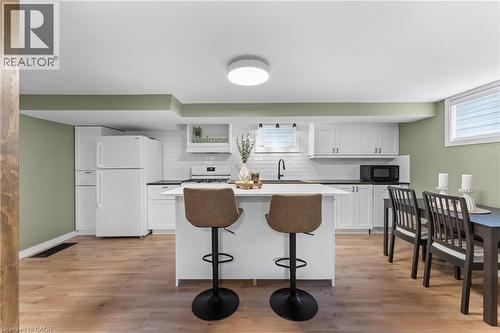 142 Marcella Crescent, Hamilton, ON - Indoor Photo Showing Kitchen