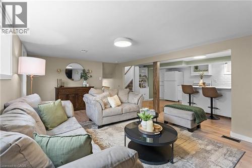142 Marcella Crescent, Hamilton, ON - Indoor Photo Showing Living Room