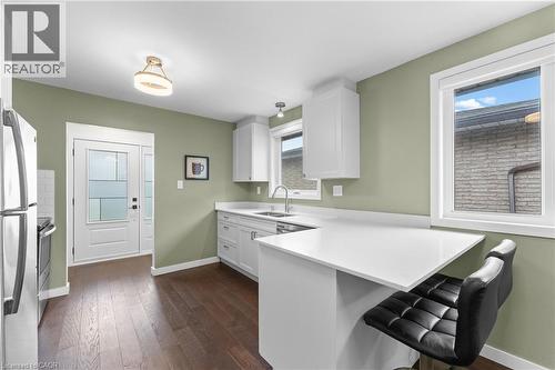 142 Marcella Crescent, Hamilton, ON - Indoor Photo Showing Kitchen