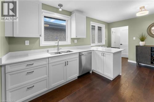 142 Marcella Crescent, Hamilton, ON - Indoor Photo Showing Kitchen With Double Sink