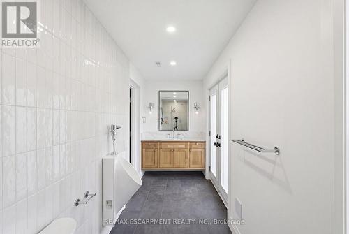 3083 Lakeshore Road, Burlington, ON - Indoor Photo Showing Bathroom