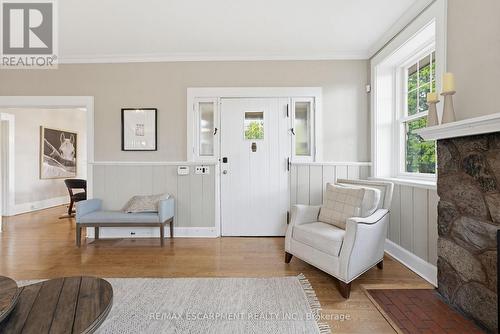 3083 Lakeshore Road, Burlington, ON - Indoor