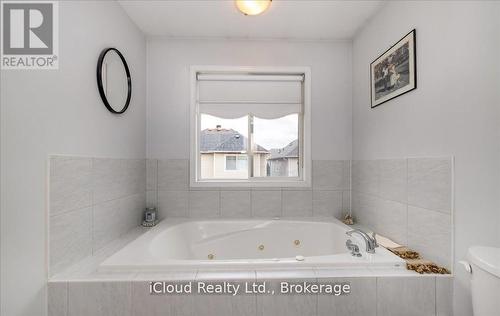 625 Laughren Crescent, Milton, ON - Indoor Photo Showing Bathroom