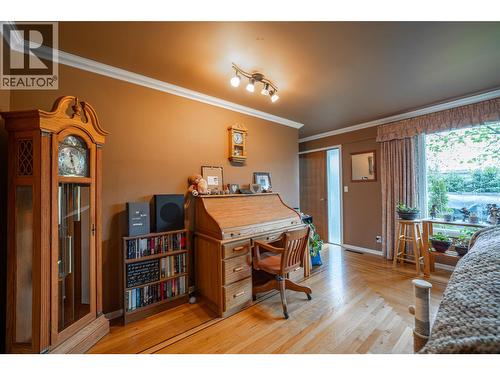 looking towards the front door - 10003 6 Highway, Coldstream, BC 