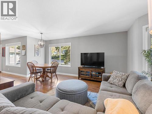 2739 Riffington Place, West Kelowna, BC - Indoor Photo Showing Living Room