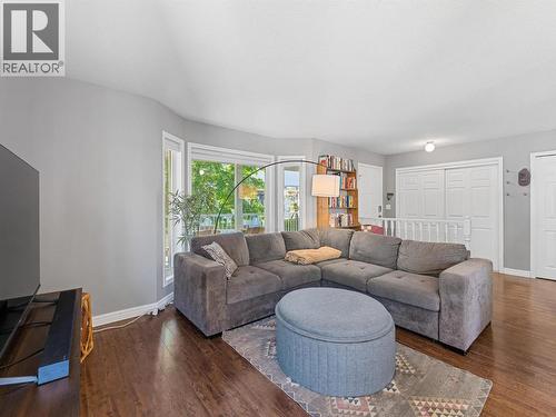 2739 Riffington Place, West Kelowna, BC - Indoor Photo Showing Living Room