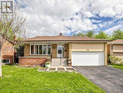 19 ROBINGROVE ROAD Toronto, ON M2R 2Z6
