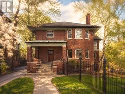 51 INDIAN GROVE Toronto, ON M6R 2Y1