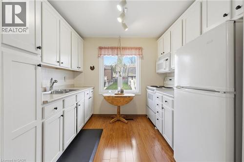 299 Limeridge Ridge W Unit# 21, Hamilton, ON - Indoor Photo Showing Kitchen With Double Sink
