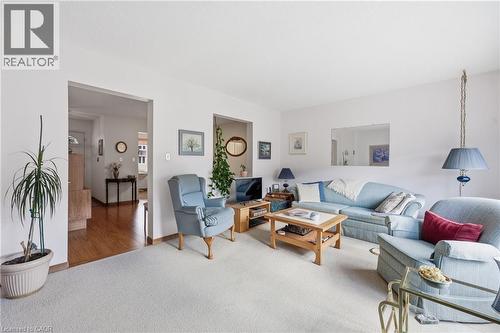 299 Limeridge Ridge W Unit# 21, Hamilton, ON - Indoor Photo Showing Living Room