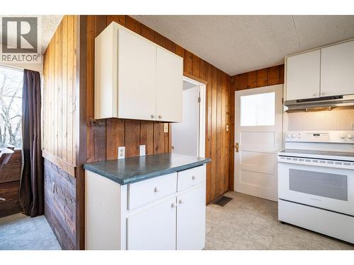 Kitchen - 10091 6 Highway, Coldstream, BC 