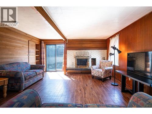 Living room - 10091 6 Highway, Coldstream, BC 