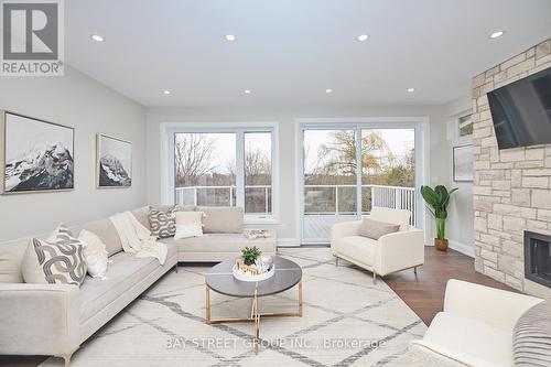 3873 Glenview Drive, Lincoln (Lincoln-Jordan/Vineland), ON - Indoor Photo Showing Living Room With Fireplace