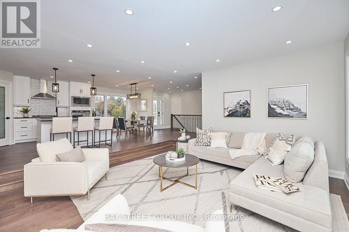 3873 Glenview Drive, Lincoln (Lincoln-Jordan/Vineland), ON - Indoor Photo Showing Living Room
