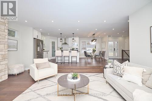 3873 Glenview Drive, Lincoln (Lincoln-Jordan/Vineland), ON - Indoor Photo Showing Living Room
