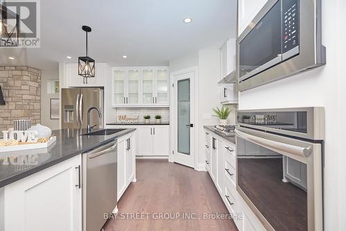 3873 Glenview Drive, Lincoln (Lincoln-Jordan/Vineland), ON - Indoor Photo Showing Kitchen With Upgraded Kitchen