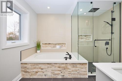 3873 Glenview Drive, Lincoln (Lincoln-Jordan/Vineland), ON - Indoor Photo Showing Bathroom