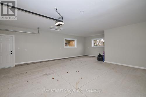 3873 Glenview Drive, Lincoln (Lincoln-Jordan/Vineland), ON - Indoor Photo Showing Garage
