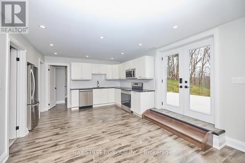 3873 Glenview Drive, Lincoln (Lincoln-Jordan/Vineland), ON - Indoor Photo Showing Kitchen