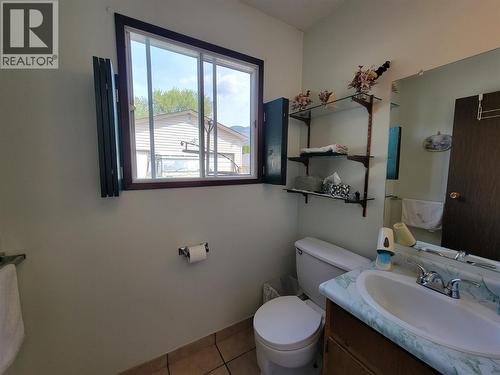 430 2Nd Avenue, Keremeos, BC - Indoor Photo Showing Bathroom