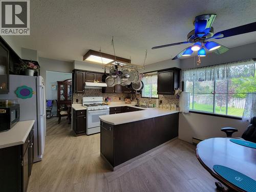 430 2Nd Avenue, Keremeos, BC - Indoor Photo Showing Kitchen