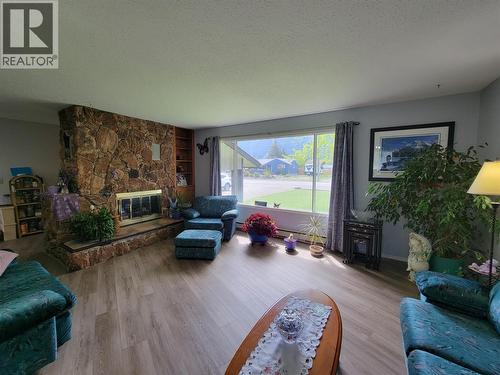 430 2Nd Avenue, Keremeos, BC - Indoor Photo Showing Living Room With Fireplace