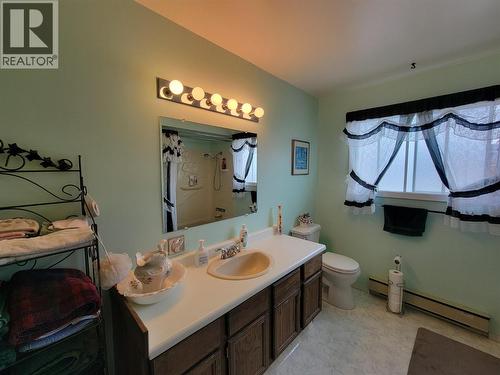 430 2Nd Avenue, Keremeos, BC - Indoor Photo Showing Bathroom