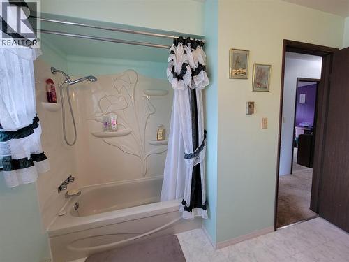 430 2Nd Avenue, Keremeos, BC - Indoor Photo Showing Bathroom