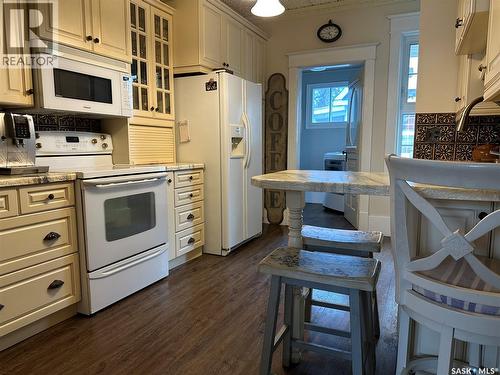 503 Bison Avenue, Weyburn, SK - Indoor Photo Showing Kitchen