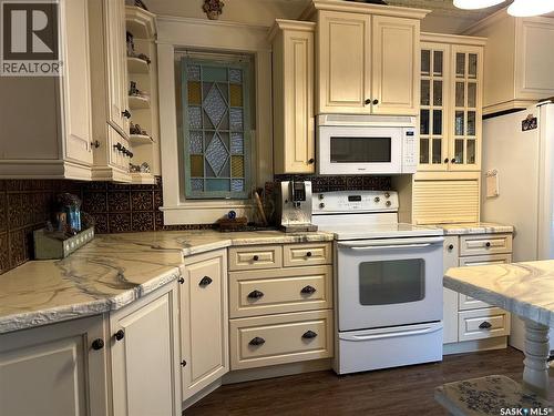 503 Bison Avenue, Weyburn, SK - Indoor Photo Showing Kitchen