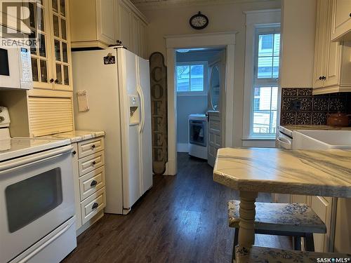 503 Bison Avenue, Weyburn, SK - Indoor Photo Showing Kitchen