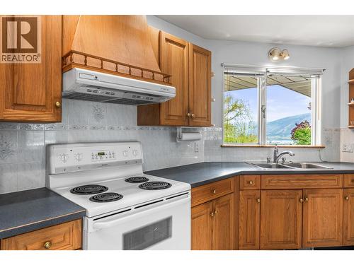 363 Northwind Drive, Vernon, BC - Indoor Photo Showing Kitchen With Double Sink