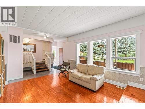 363 Northwind Drive, Vernon, BC - Indoor Photo Showing Living Room