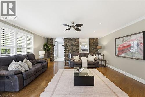 3083 Lakeshore Road, Burlington, ON - Indoor Photo Showing Living Room