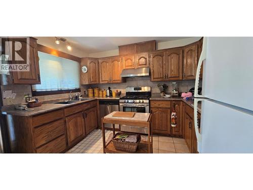 26 Bayview Crescent, Osoyoos, BC - Indoor Photo Showing Kitchen With Double Sink