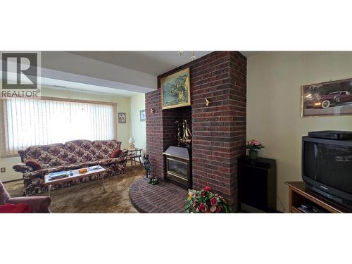 26 Bayview Crescent, Osoyoos, BC - Indoor Photo Showing Living Room With Fireplace